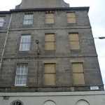 220px-Windows_in_Brighton_Street,_Edinburgh