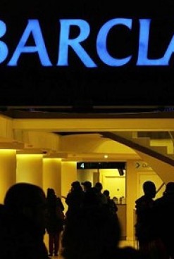 A brit Barclays bank is a bitcoin felé kacsingat
